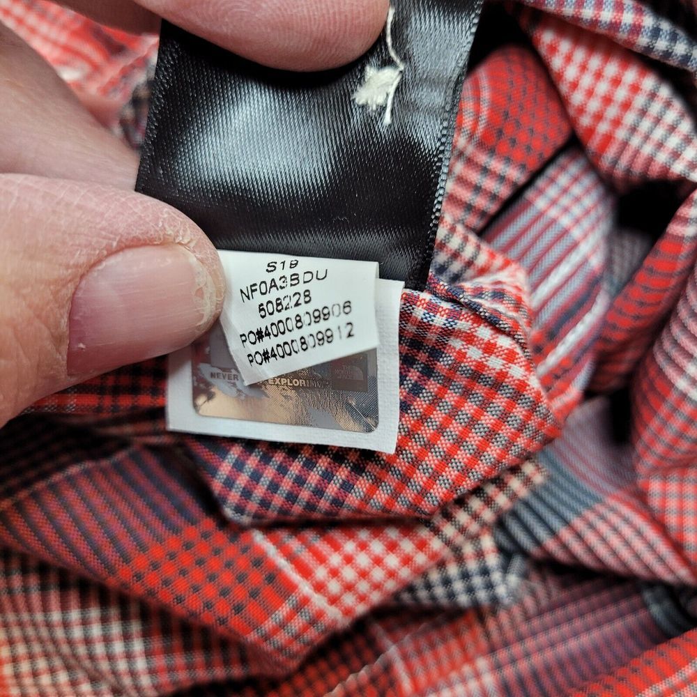 The North Face Men's Sz Large Red Plaid Short Sleeve Lightweight Shirt - Picture 8 of 8